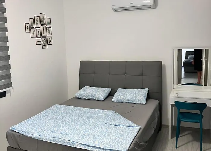 Caesar Socrates * Lárnaca