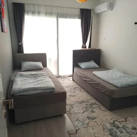 Caesar Socrates * לרנקה