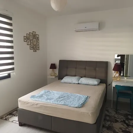 Caesar Socrates דירה