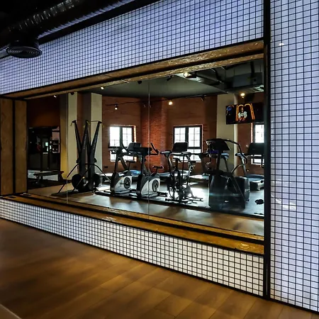 Caesar Socrates דירה *