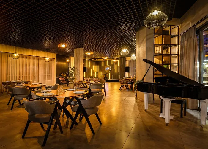 Caesar Socrates דירה *